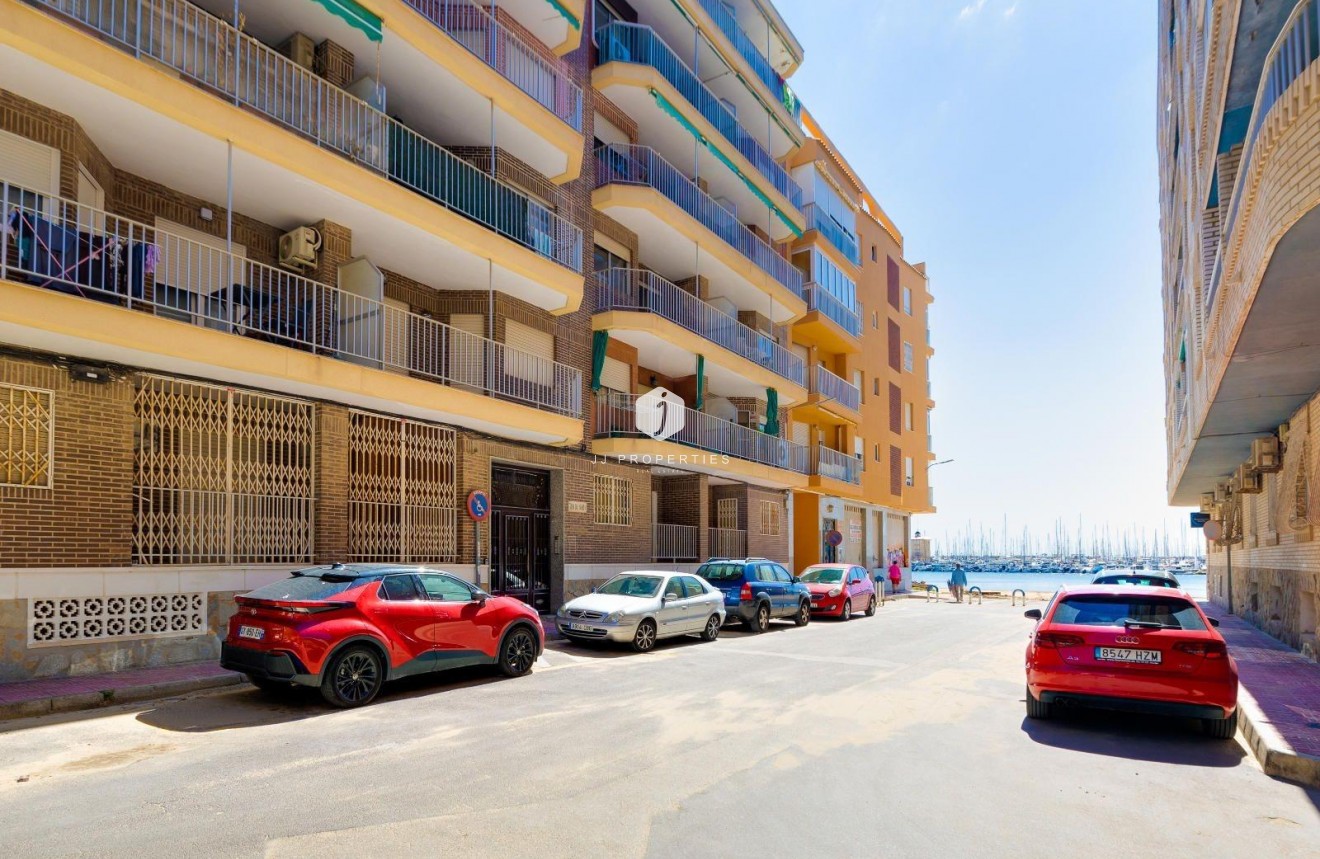 Z drugiej ręki - Mieszkanie w bloku -
Torrevieja - Acequion