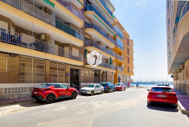 Z drugiej ręki - Mieszkanie w bloku -
Torrevieja - Acequion