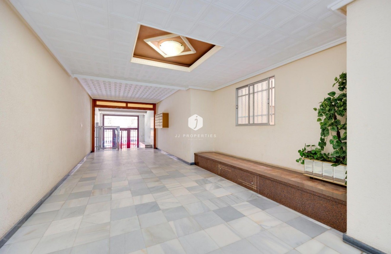 Z drugiej ręki - Mieszkanie w bloku -
Torrevieja - Acequion