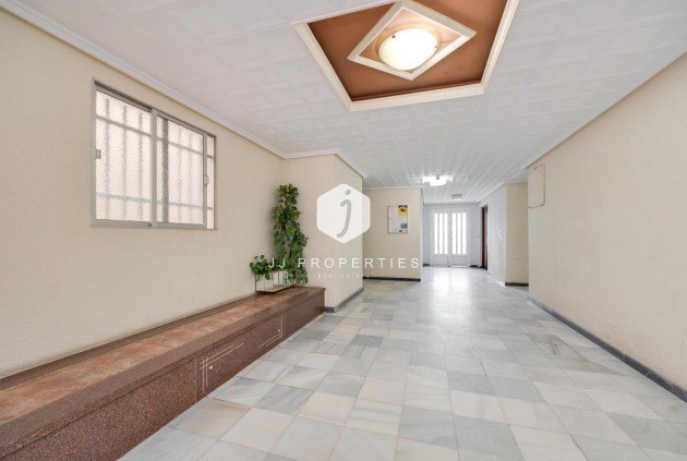 Z drugiej ręki - Mieszkanie w bloku -
Torrevieja - Acequion