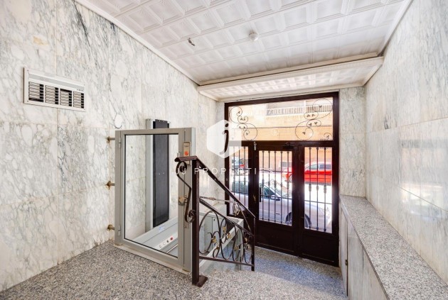 Z drugiej ręki - Mieszkanie w bloku -
Torrevieja - Acequion