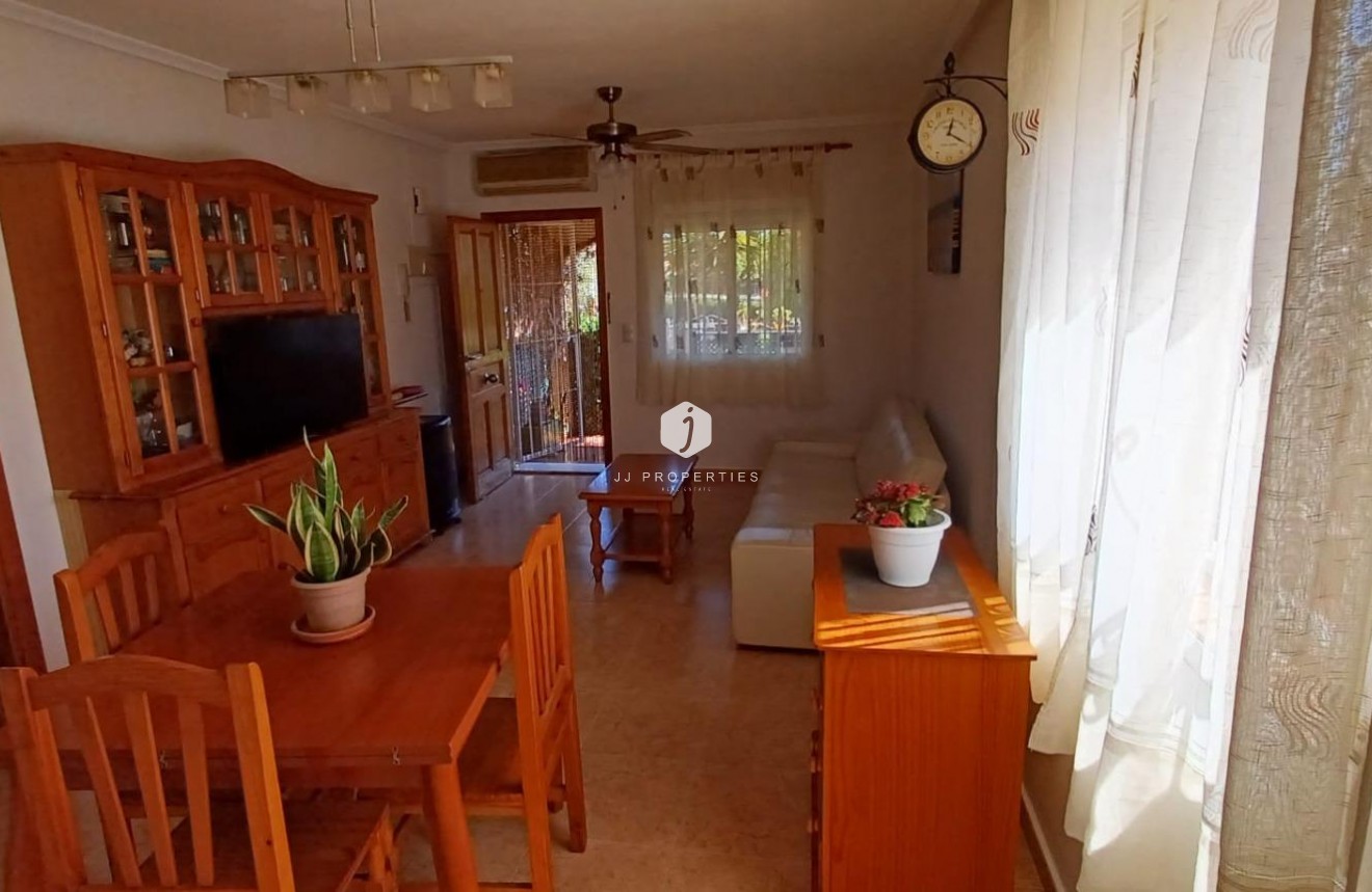 Z drugiej ręki - Szalet -
Orihuela Costa - La Chismosa