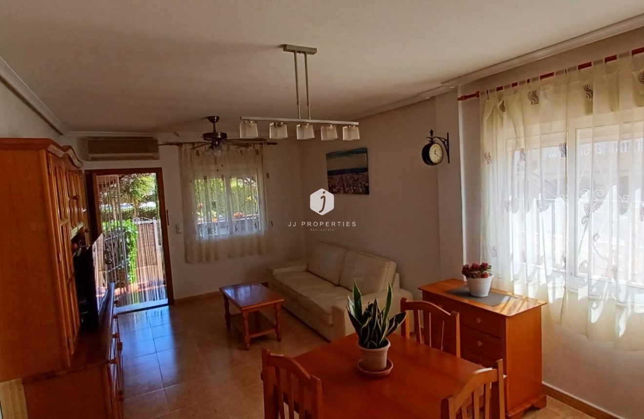 Z drugiej ręki - Szalet -
Orihuela Costa - La Chismosa