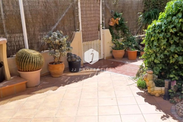 Z drugiej ręki - Szalet -
Orihuela Costa - La Chismosa