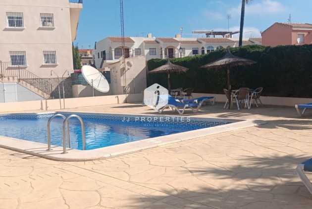 Z drugiej ręki - Szalet -
Orihuela Costa - La Chismosa