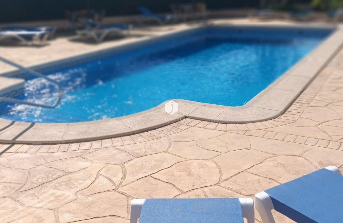 Z drugiej ręki - Szalet -
Orihuela Costa - La Chismosa