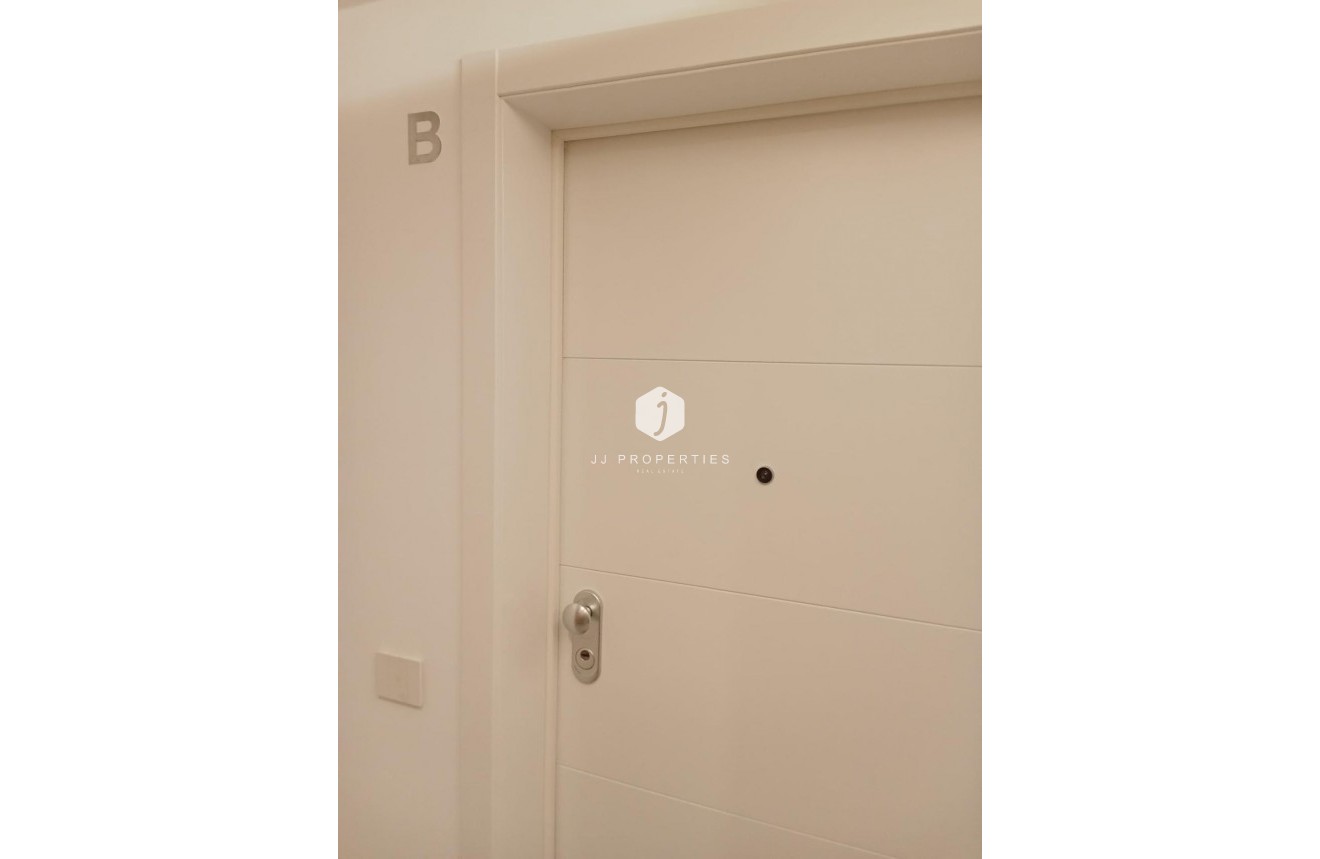 Resale - Apartment / flat -
Torrevieja - Punta prima