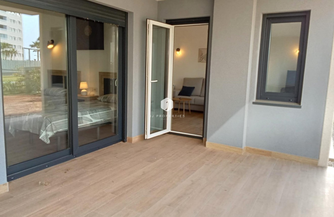 Resale - Apartment / flat -
Torrevieja - Punta prima