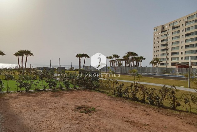 Resale - Apartment / flat -
Torrevieja - Punta prima