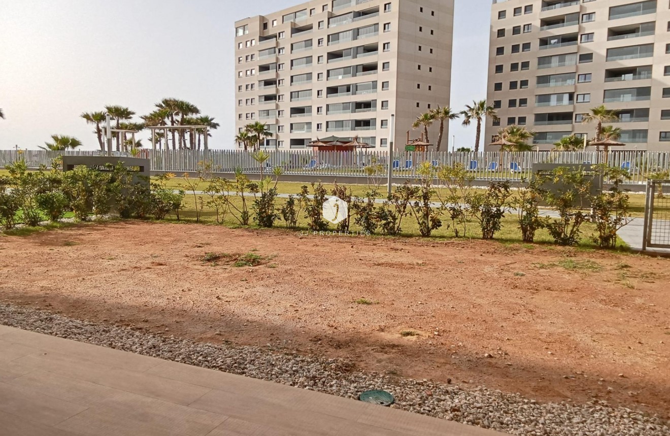 Resale - Apartment / flat -
Torrevieja - Punta prima