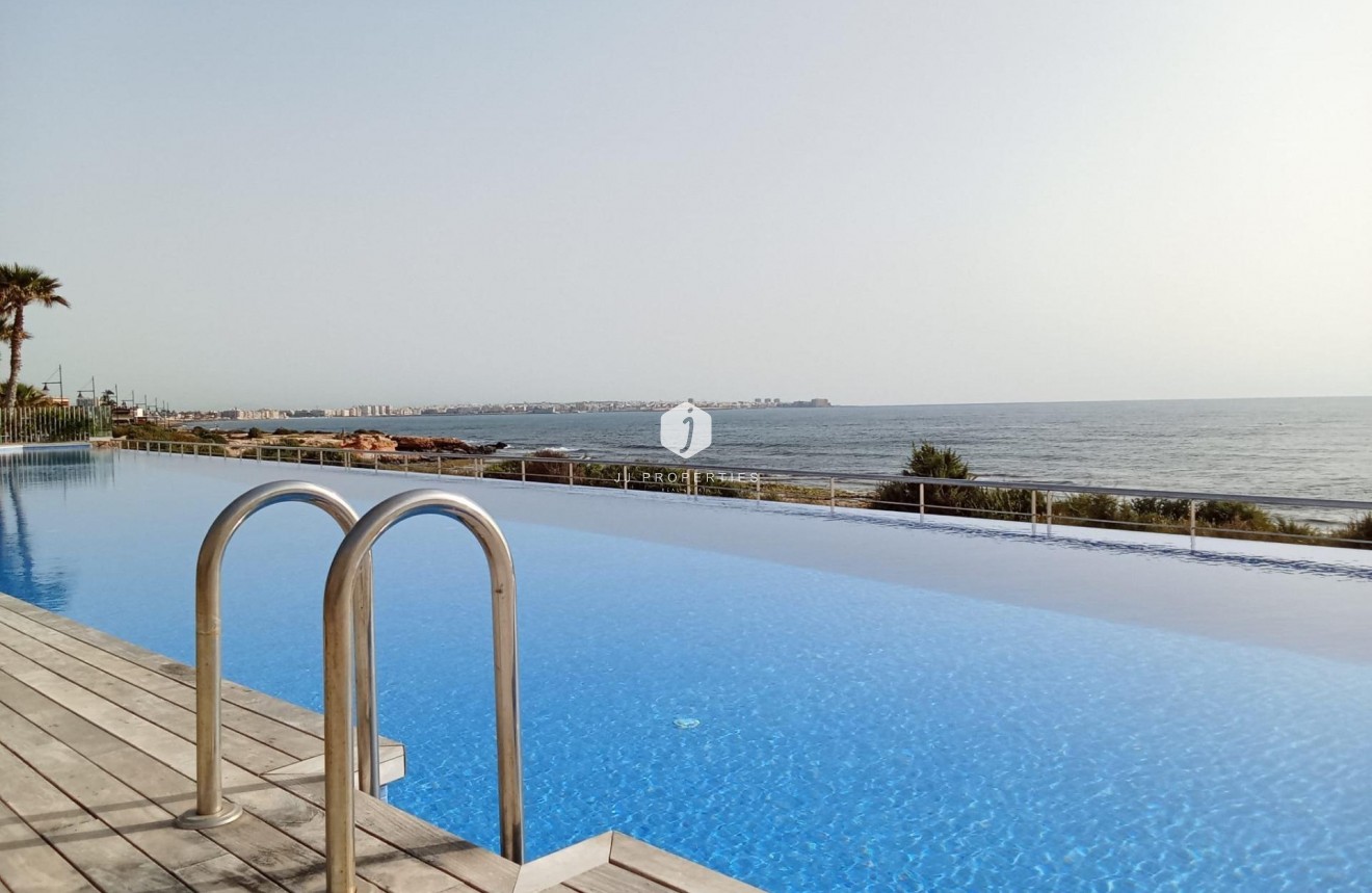 Resale - Apartment / flat -
Torrevieja - Punta prima