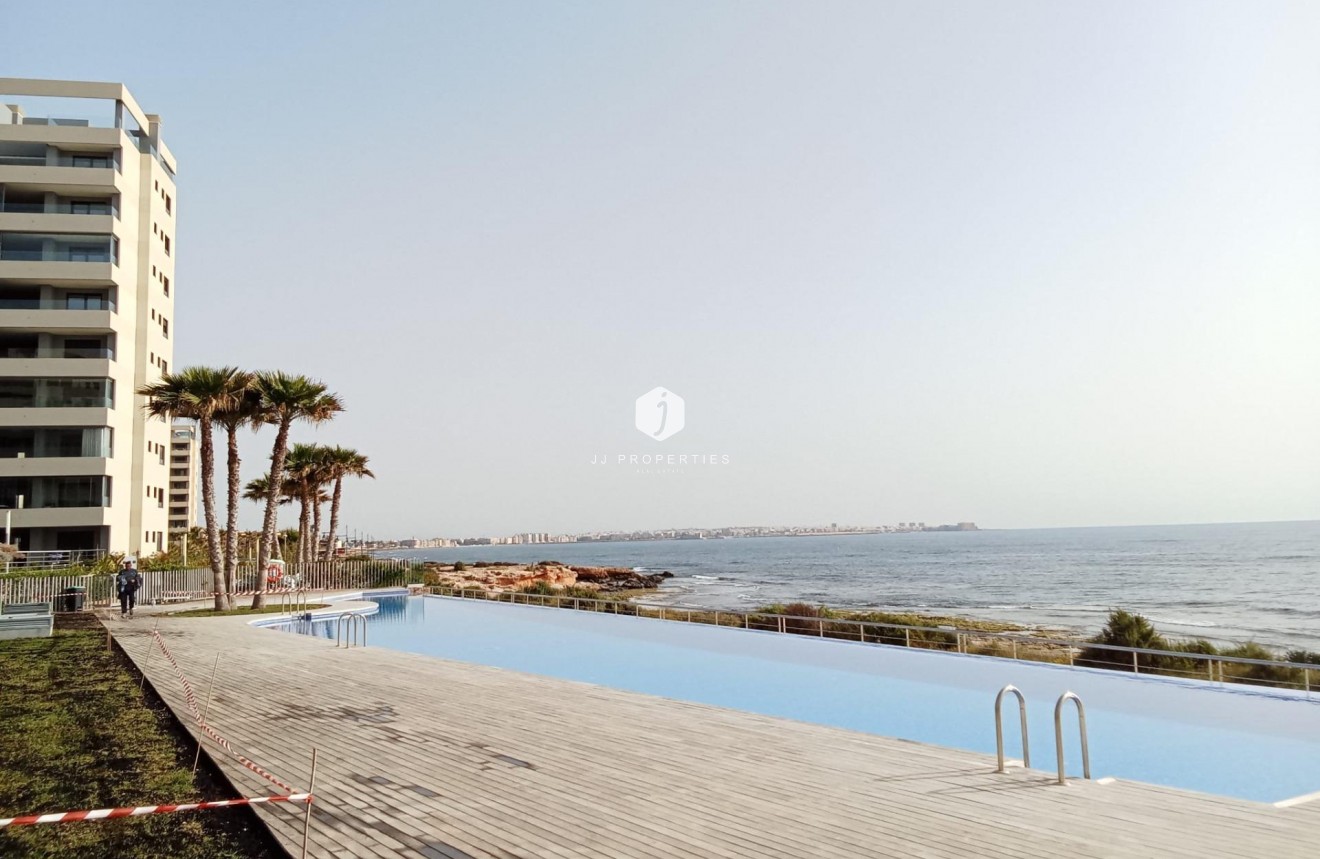 Resale - Apartment / flat -
Torrevieja - Punta prima