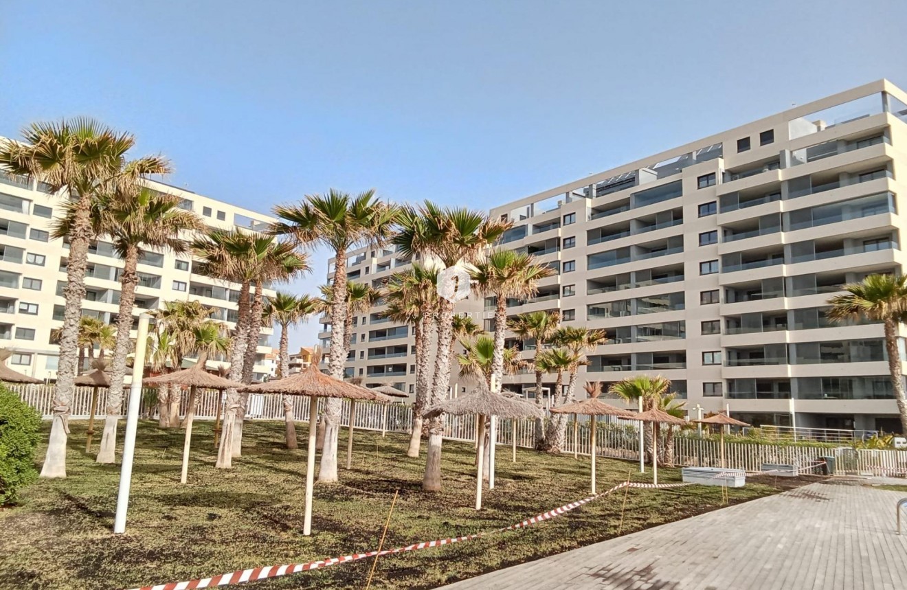Resale - Apartment / flat -
Torrevieja - Punta prima