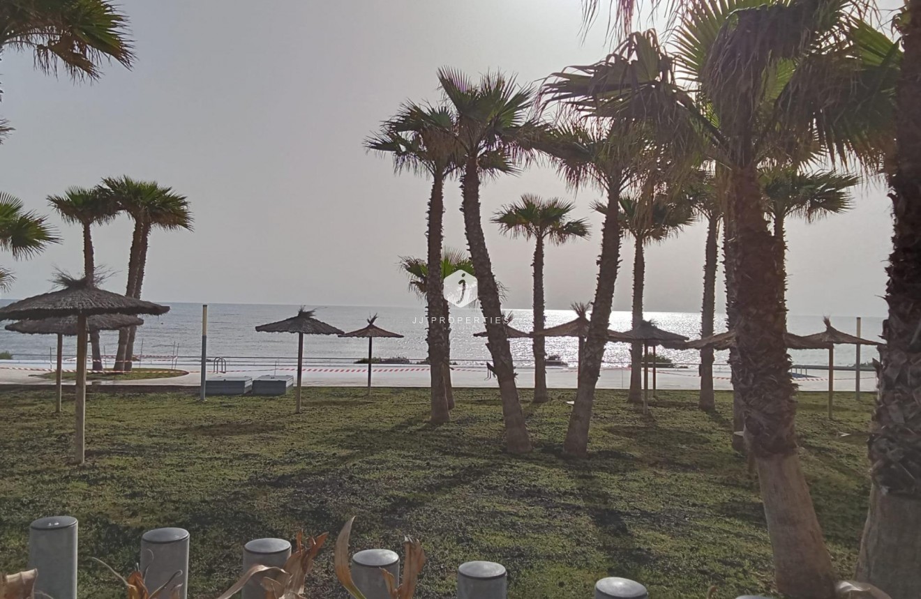 Resale - Apartment / flat -
Torrevieja - Punta prima
