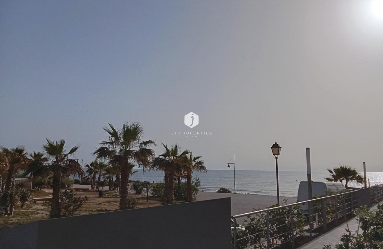 Resale - Apartment / flat -
Torrevieja - Punta prima