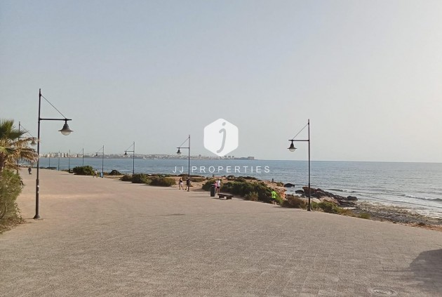 Resale - Apartment / flat -
Torrevieja - Punta prima