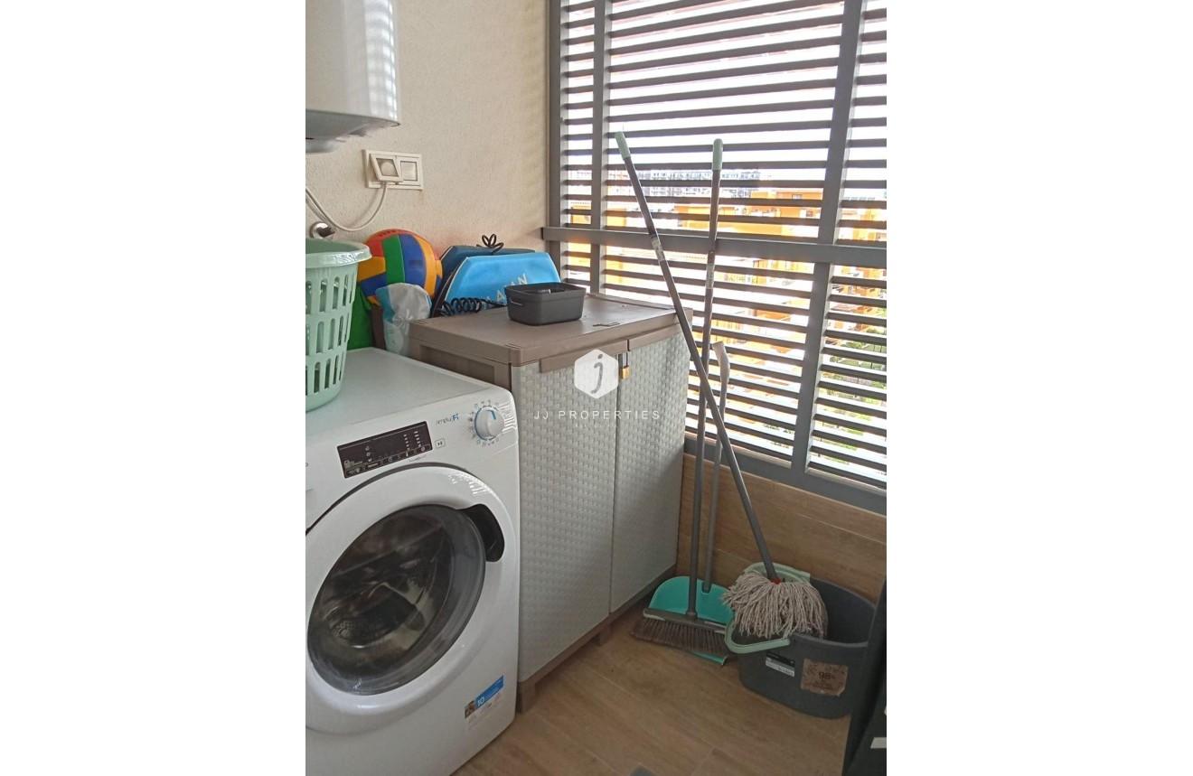 Resale - Apartment / flat -
Torrevieja - Punta prima