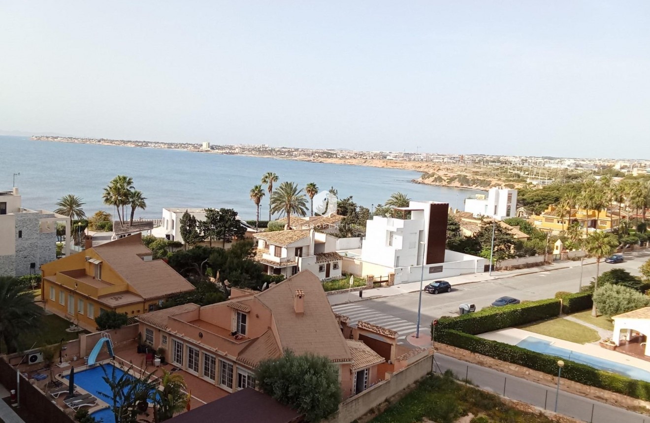 Resale - Apartment / flat -
Torrevieja - Punta prima