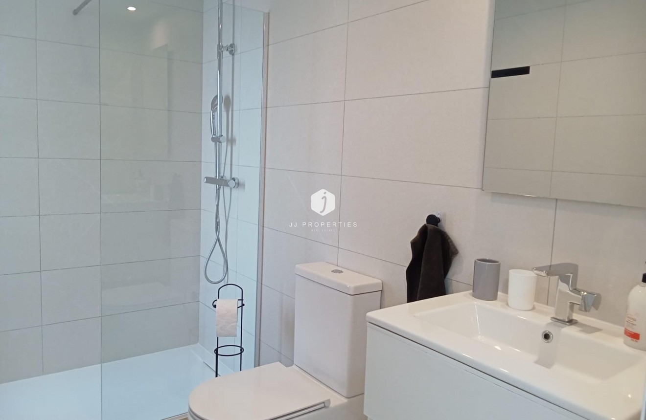 Resale - Apartment / flat -
Torrevieja - Punta prima