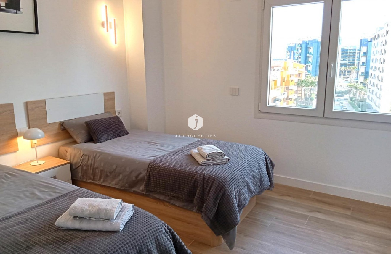 Resale - Apartment / flat -
Torrevieja - Punta prima