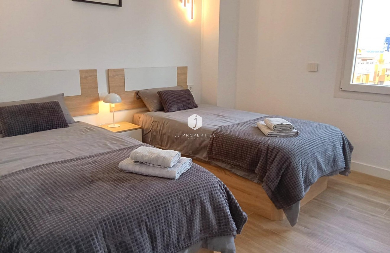 Resale - Apartment / flat -
Torrevieja - Punta prima