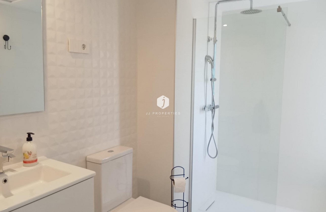 Resale - Apartment / flat -
Torrevieja - Punta prima