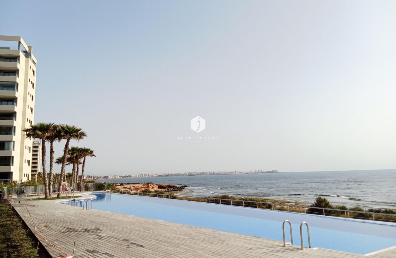 Resale - Apartment / flat -
Torrevieja - Punta prima