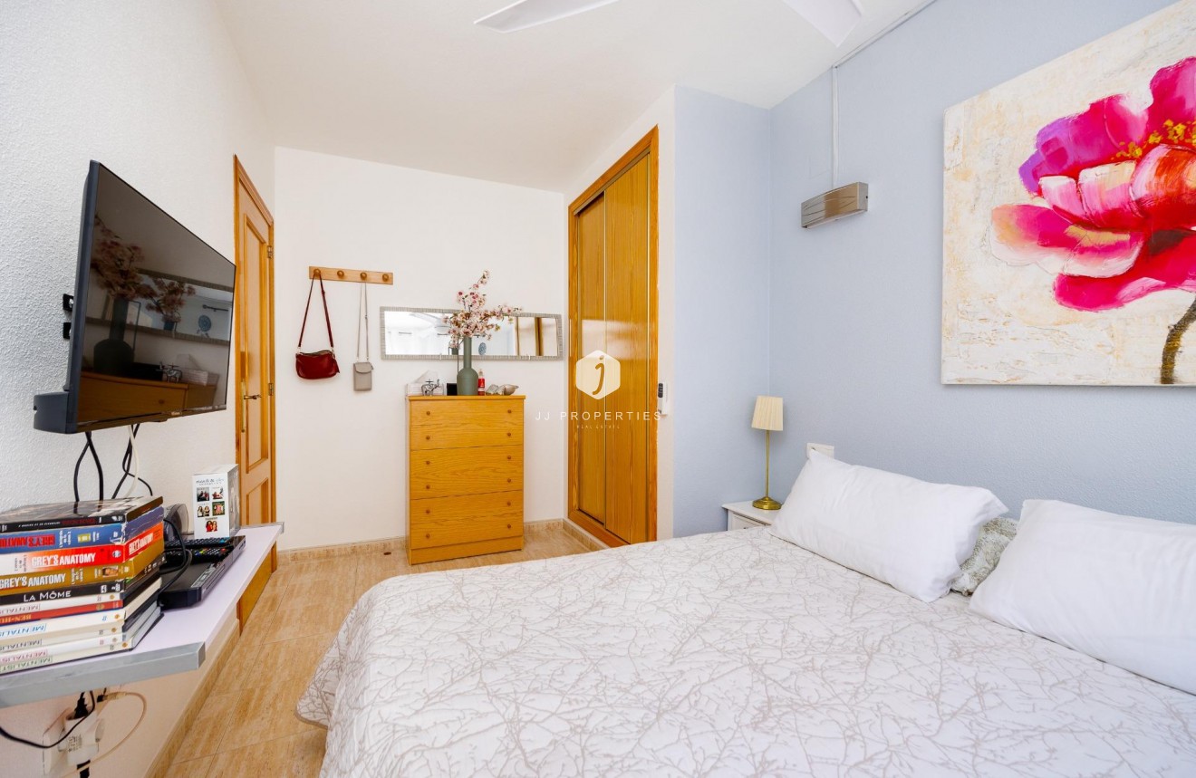 Resale - Apartment / flat -
Torrevieja - Estacion de autobuses