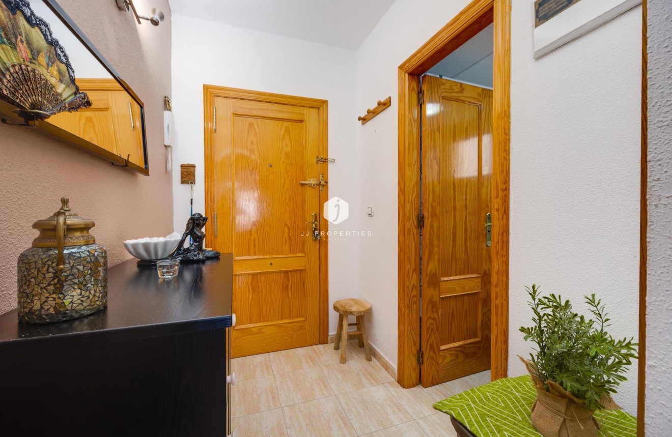 Resale - Apartment / flat -
Torrevieja - Estacion de autobuses