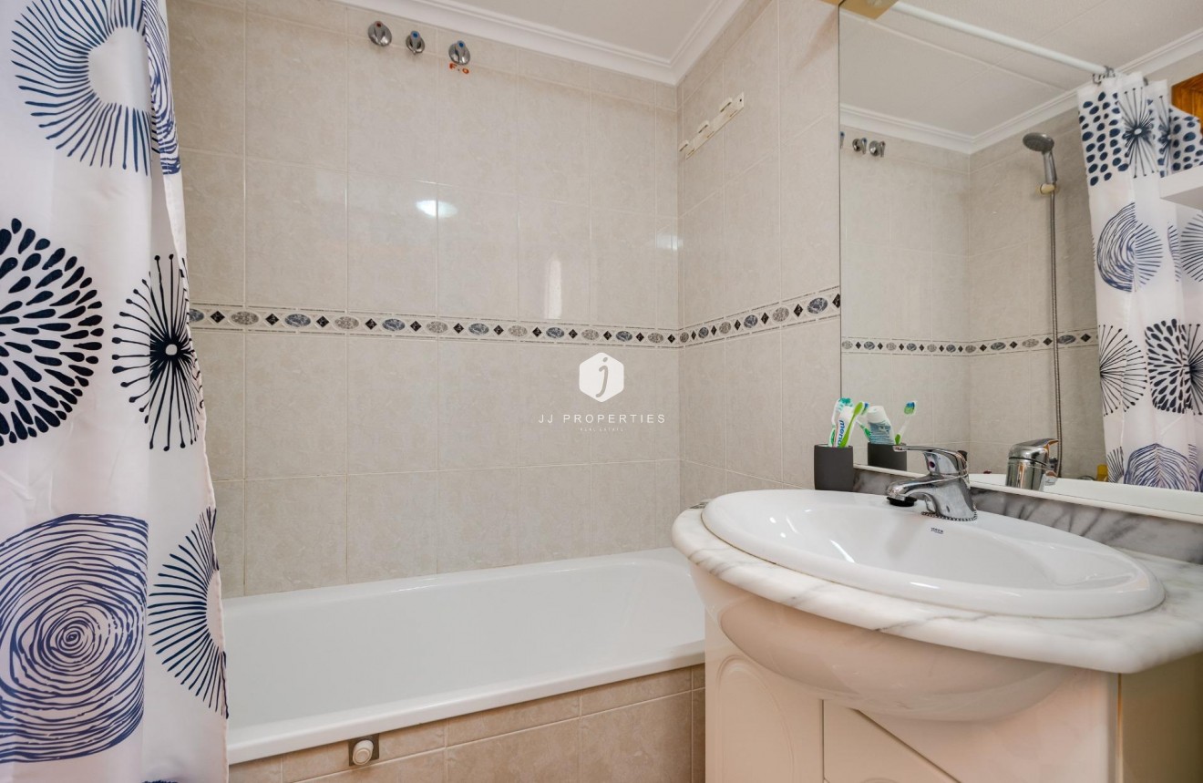 Resale - Apartment / flat -
Torrevieja - Estacion de autobuses