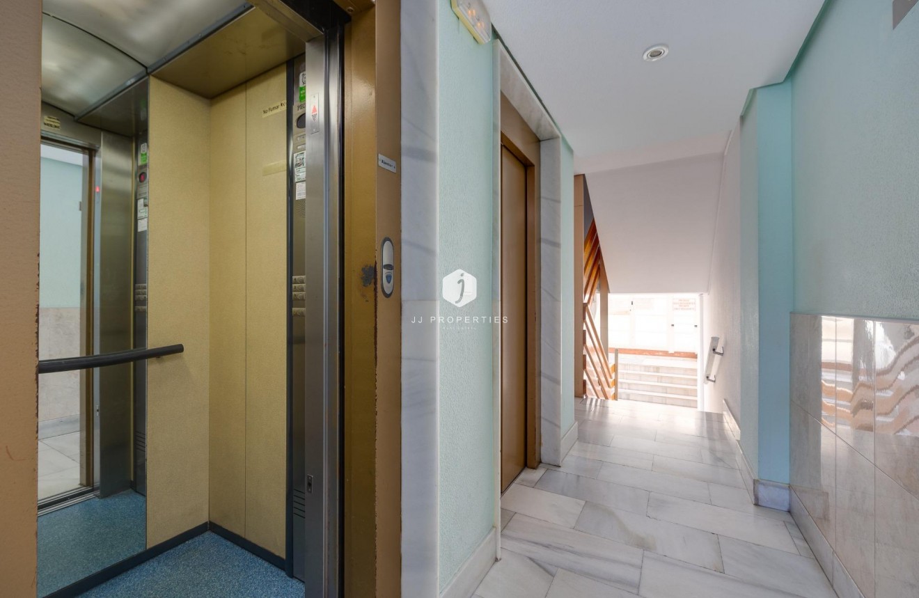 Resale - Apartment / flat -
Torrevieja - Estacion de autobuses