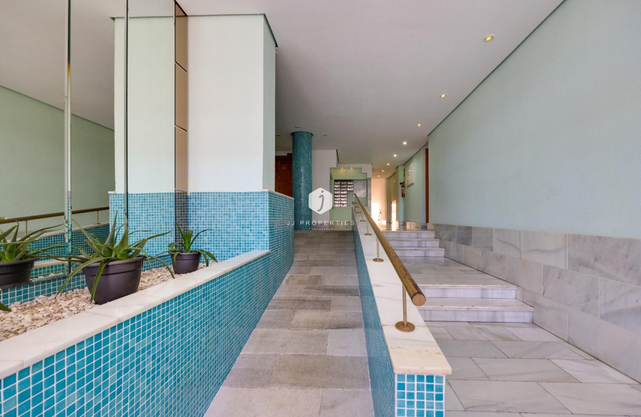 Resale - Apartment / flat -
Torrevieja - Estacion de autobuses