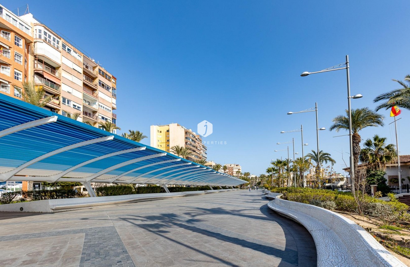 Resale - Apartment / flat -
Torrevieja - Estacion de autobuses