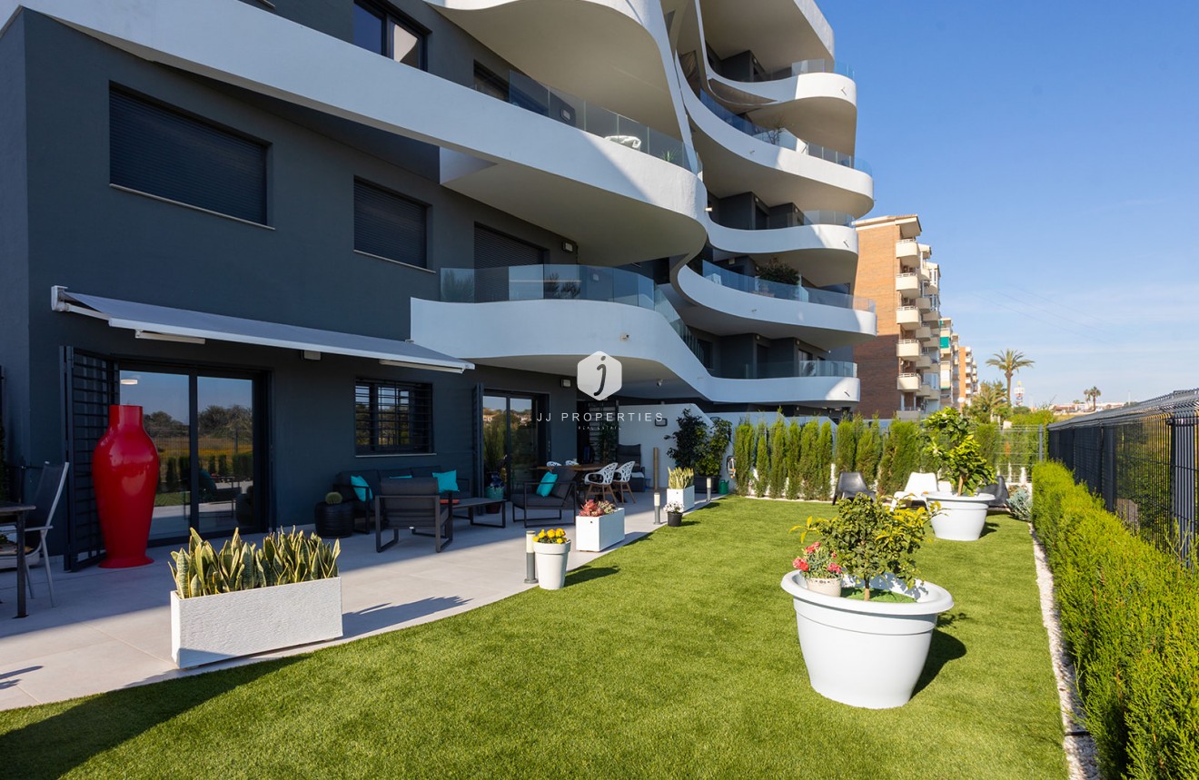 Resale - Apartment / flat -
Torrevieja - Costa Blanca