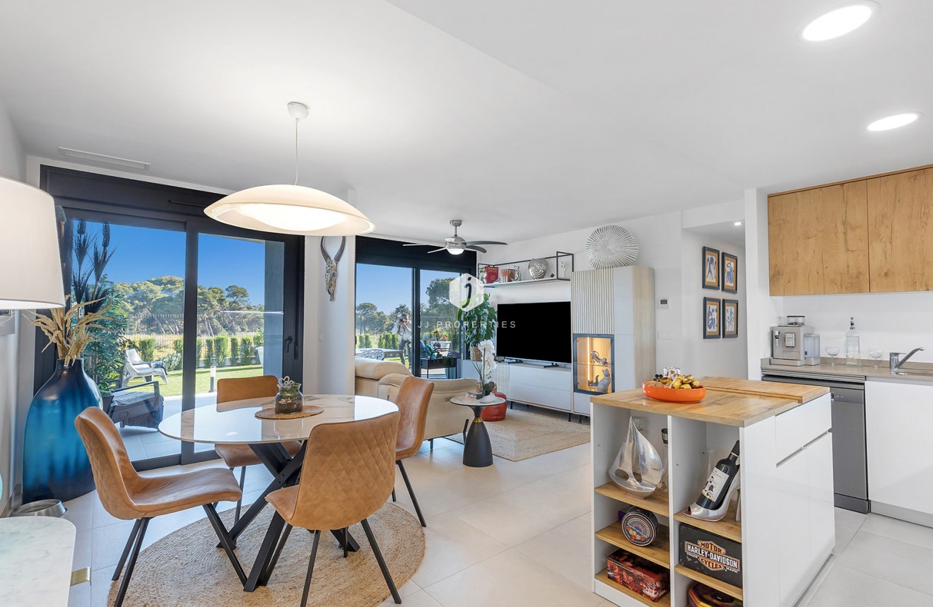 Resale - Apartment / flat -
Torrevieja - Costa Blanca