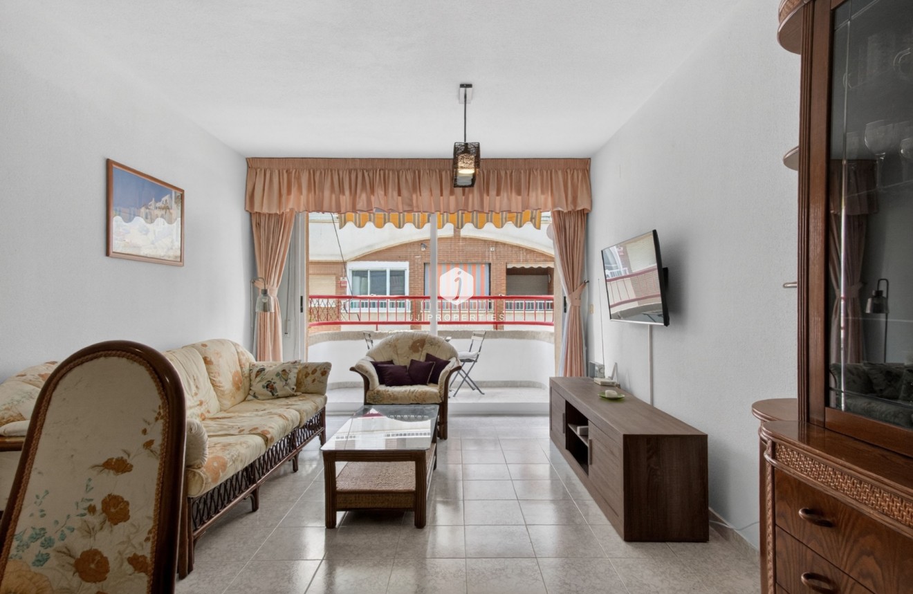 Wynajem długoterminowy - Mieszkanie w bloku -
Torrevieja - Playa del cura