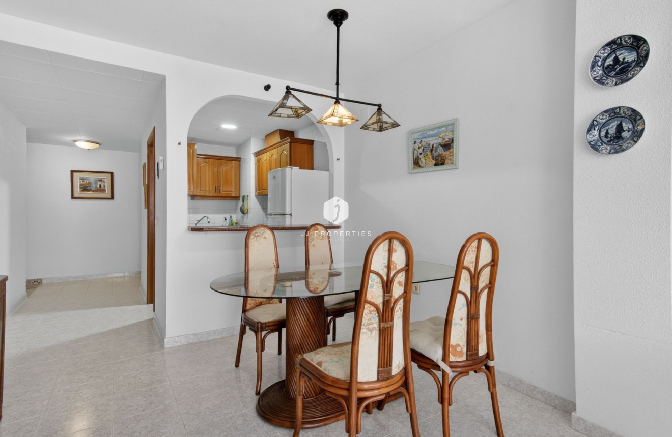 Wynajem długoterminowy - Mieszkanie w bloku -
Torrevieja - Playa del cura