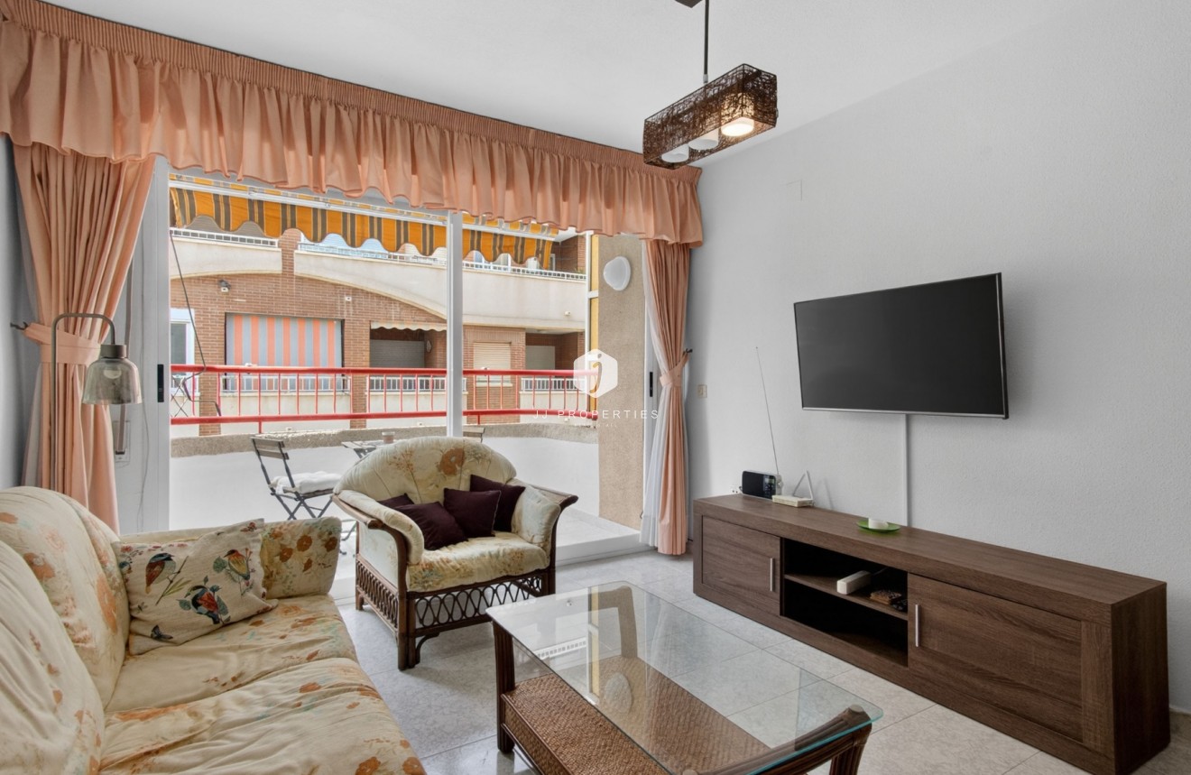 Wynajem długoterminowy - Mieszkanie w bloku -
Torrevieja - Playa del cura