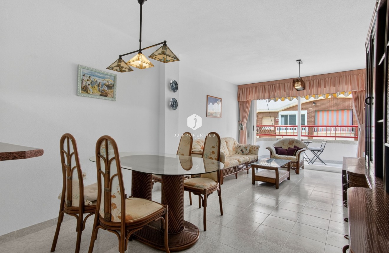 Wynajem długoterminowy - Mieszkanie w bloku -
Torrevieja - Playa del cura