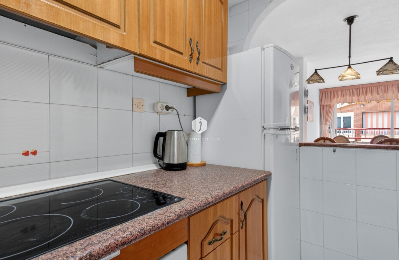 Wynajem długoterminowy - Mieszkanie w bloku -
Torrevieja - Playa del cura