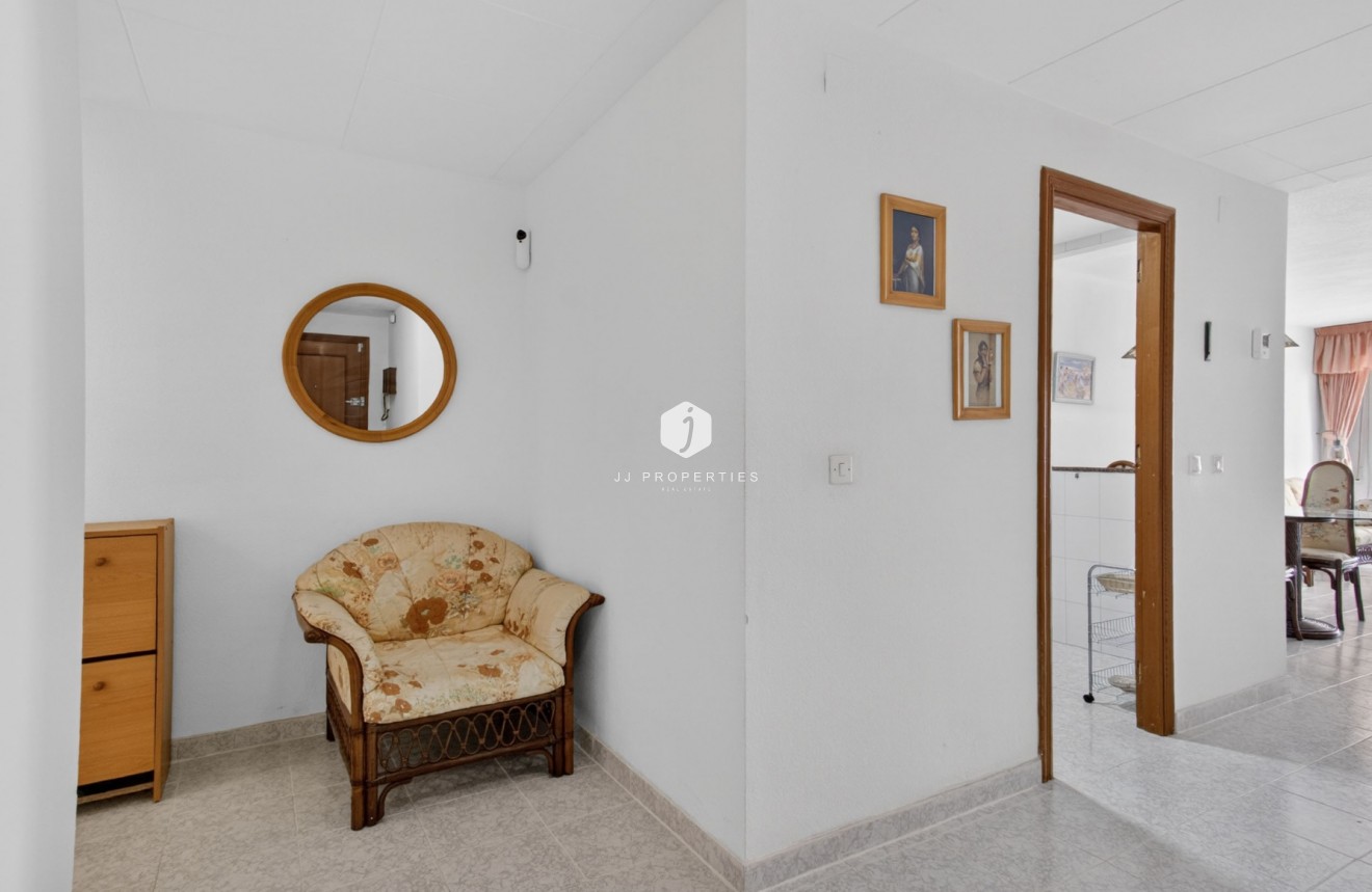 Wynajem długoterminowy - Mieszkanie w bloku -
Torrevieja - Playa del cura