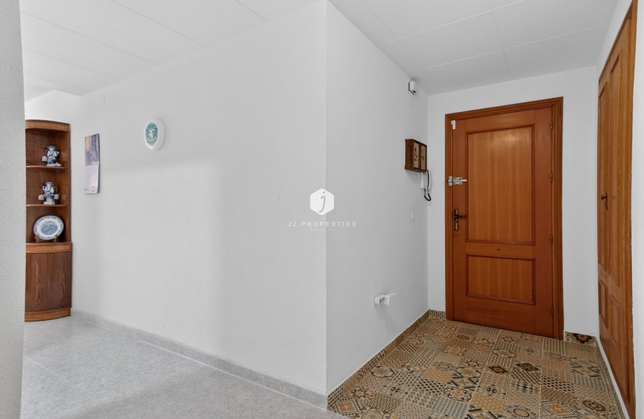 Wynajem długoterminowy - Mieszkanie w bloku -
Torrevieja - Playa del cura