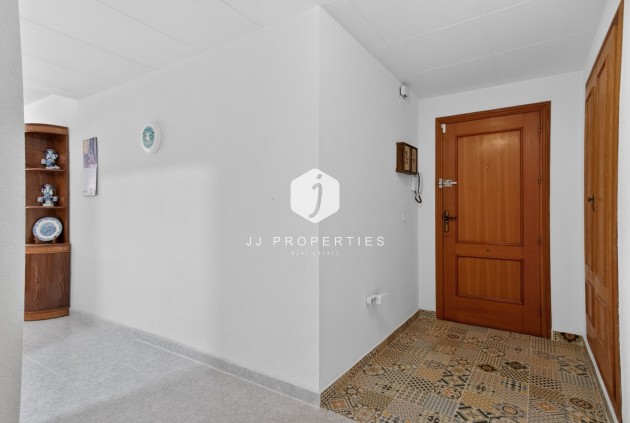 Wynajem długoterminowy - Mieszkanie w bloku -
Torrevieja - Playa del cura