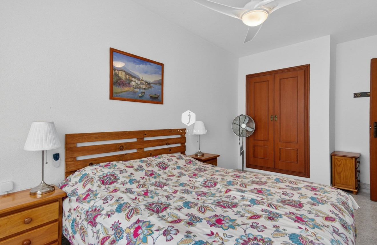 Wynajem długoterminowy - Mieszkanie w bloku -
Torrevieja - Playa del cura