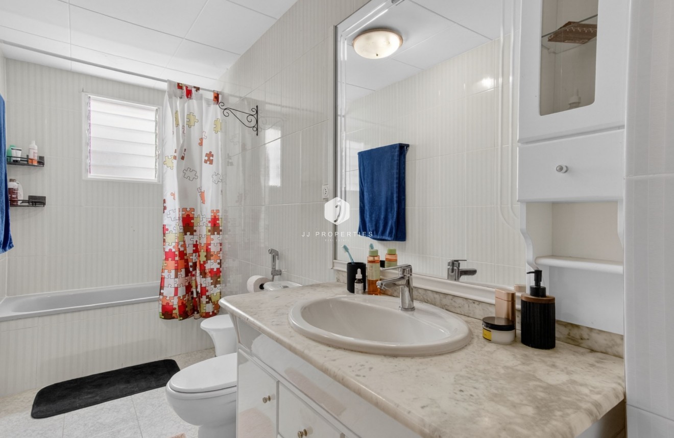 Wynajem długoterminowy - Mieszkanie w bloku -
Torrevieja - Playa del cura