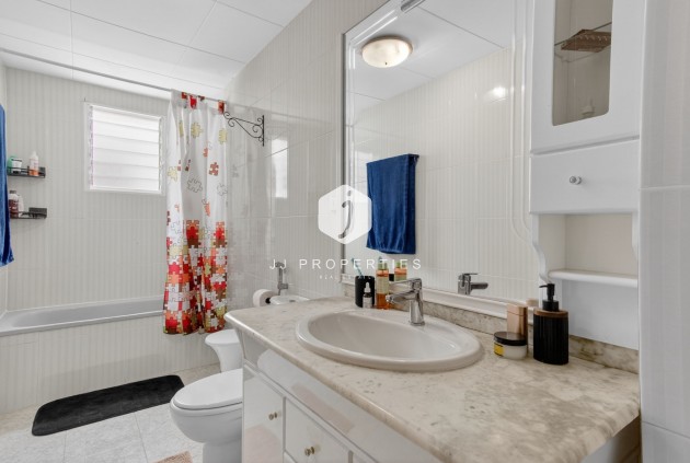 Wynajem długoterminowy - Mieszkanie w bloku -
Torrevieja - Playa del cura