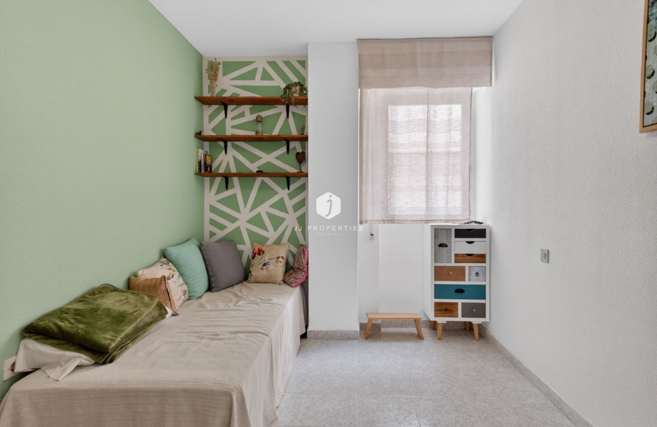 Wynajem długoterminowy - Mieszkanie w bloku -
Torrevieja - Playa del cura