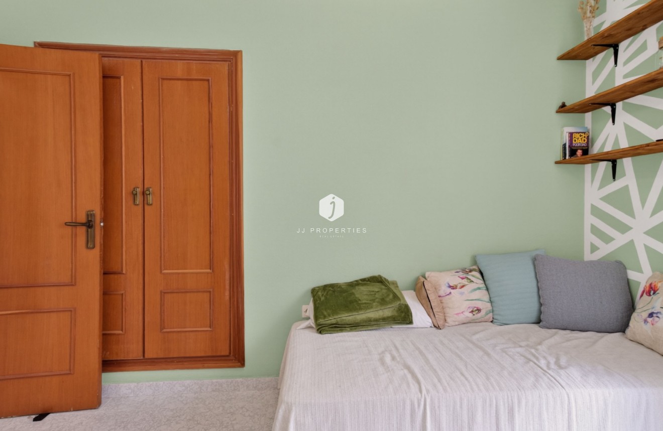 Wynajem długoterminowy - Mieszkanie w bloku -
Torrevieja - Playa del cura