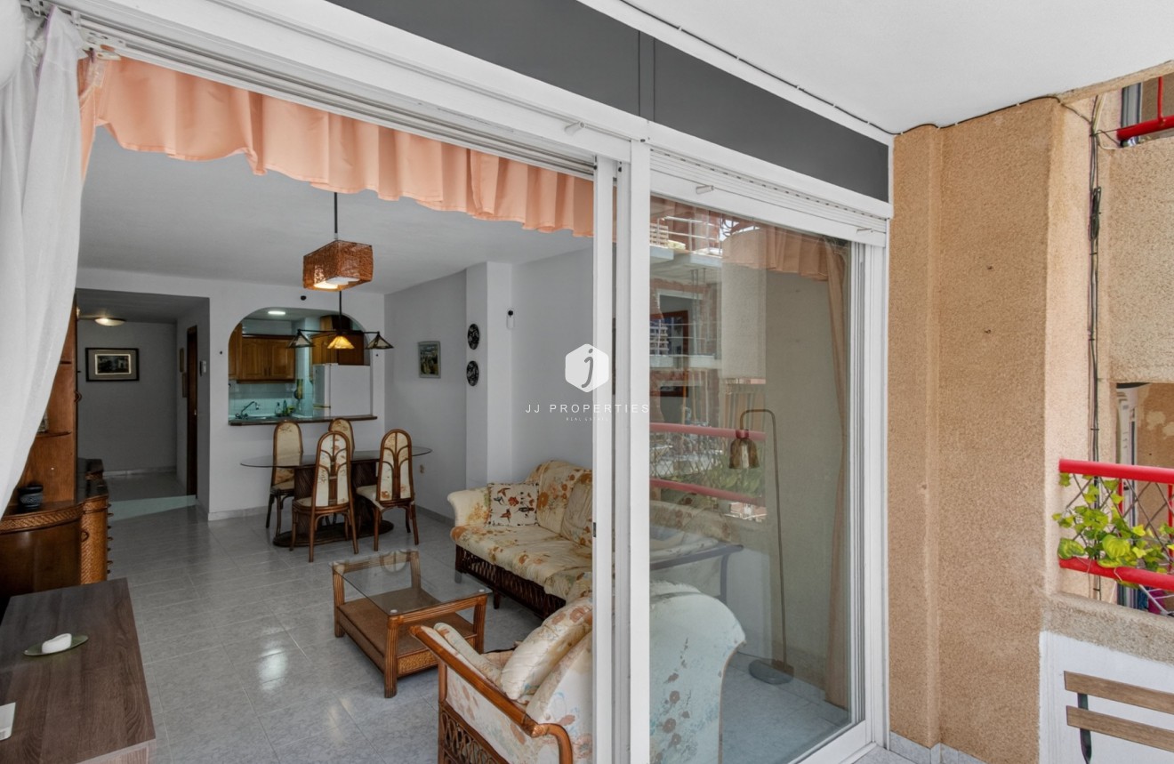 Wynajem długoterminowy - Mieszkanie w bloku -
Torrevieja - Playa del cura