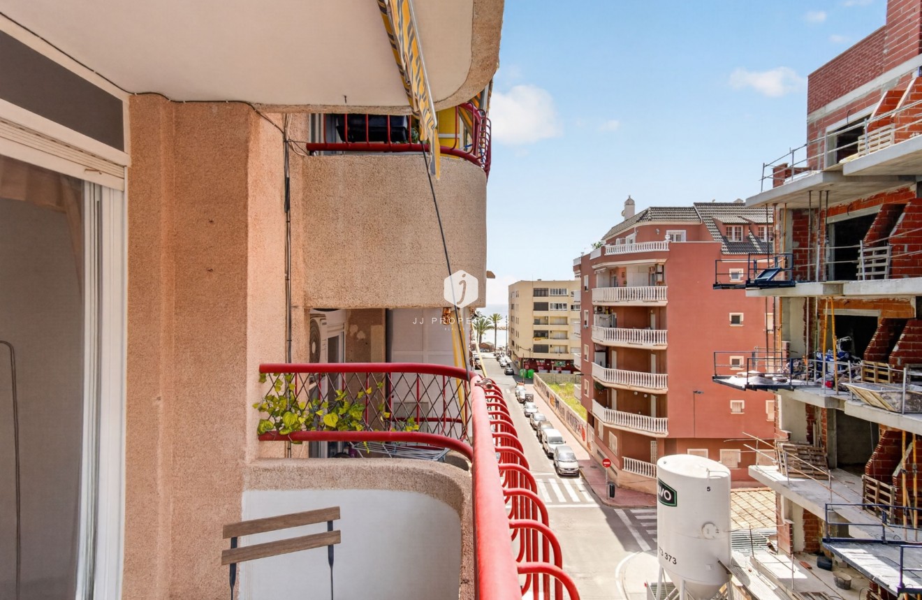 Wynajem długoterminowy - Mieszkanie w bloku -
Torrevieja - Playa del cura